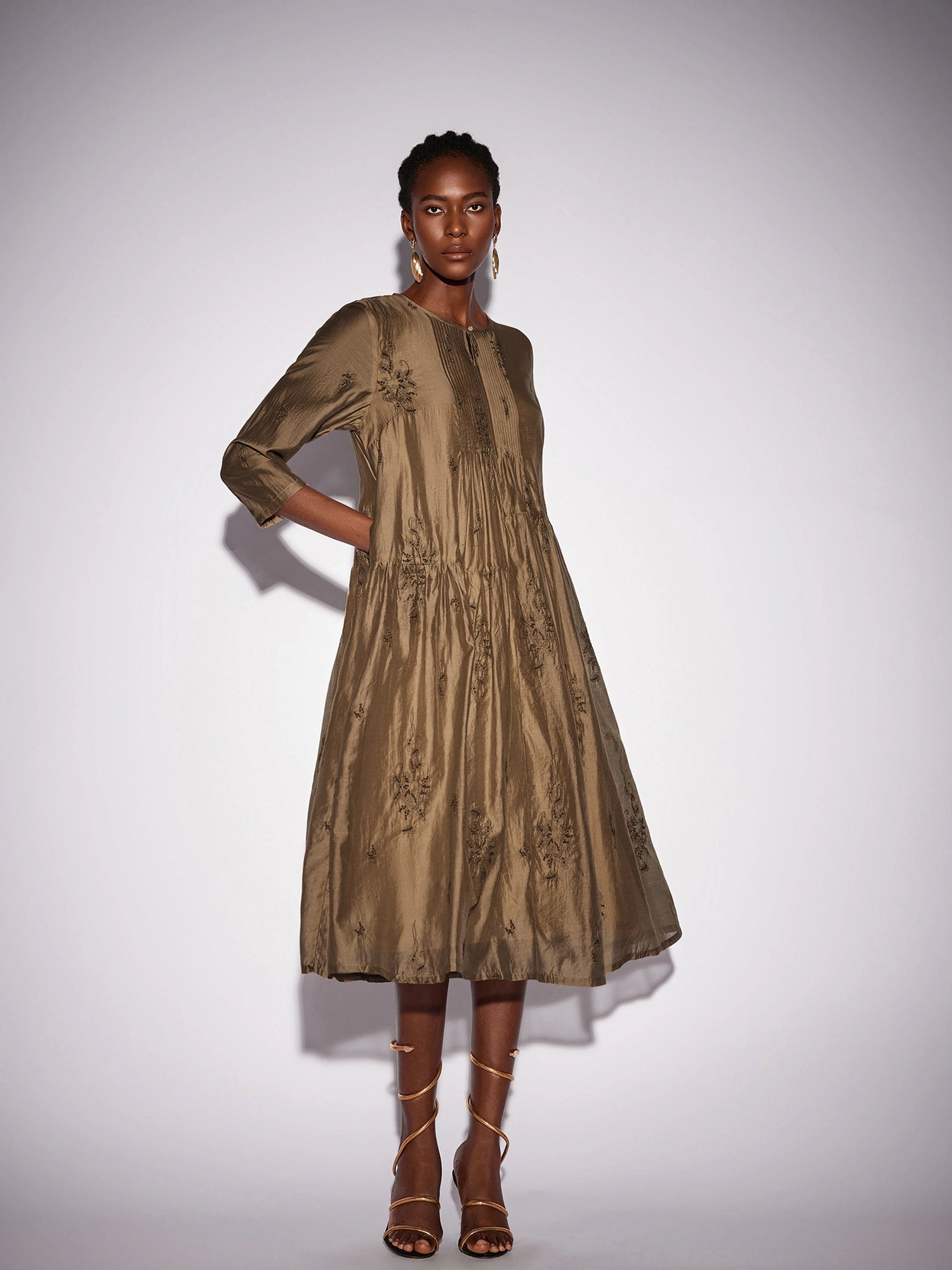 Black Floral Print Loose Fit Crew Neck Midi Dress|NOOSGOP