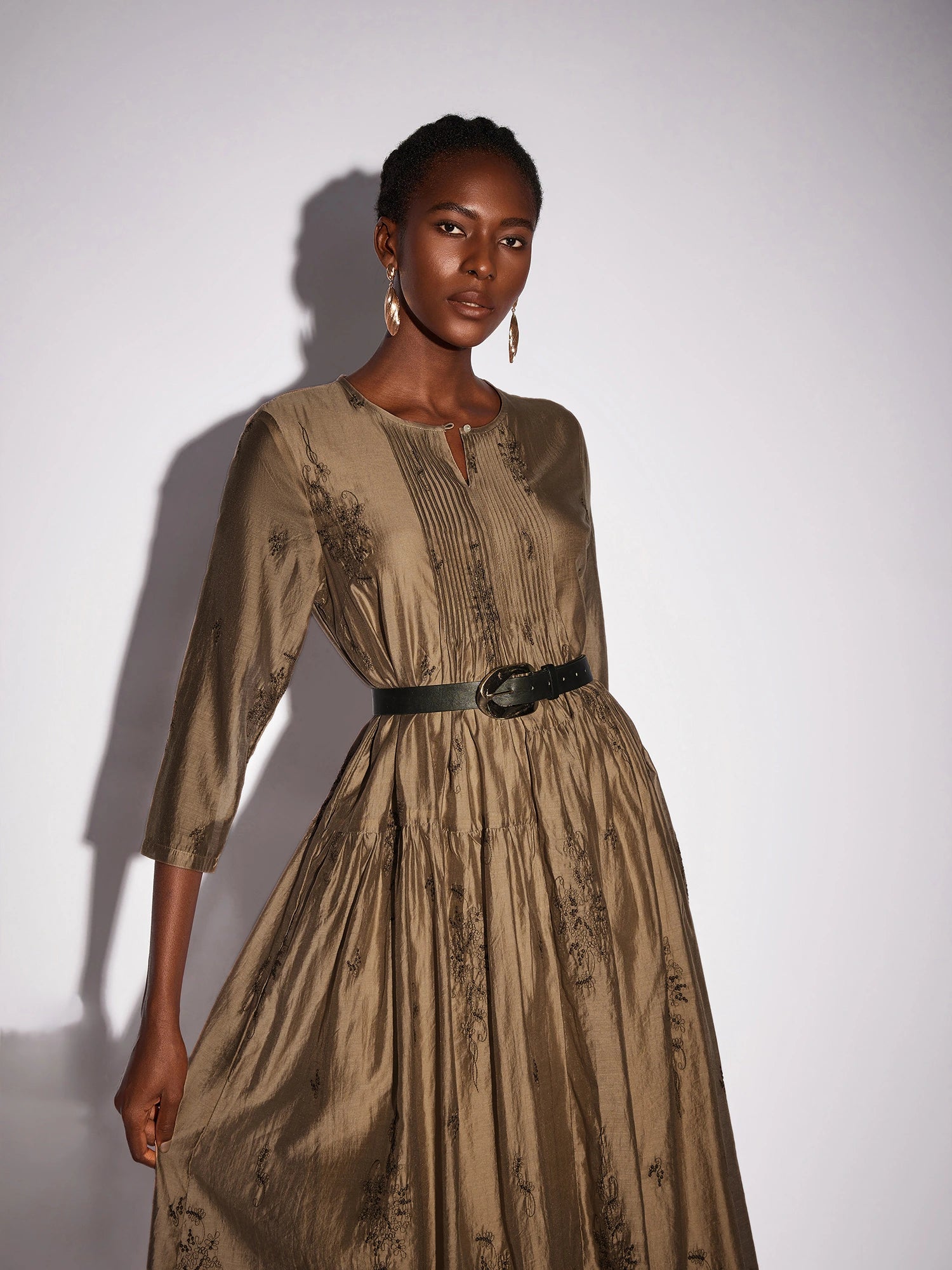 Black Floral Print Loose Fit Crew Neck Midi Dress|NOOSGOP