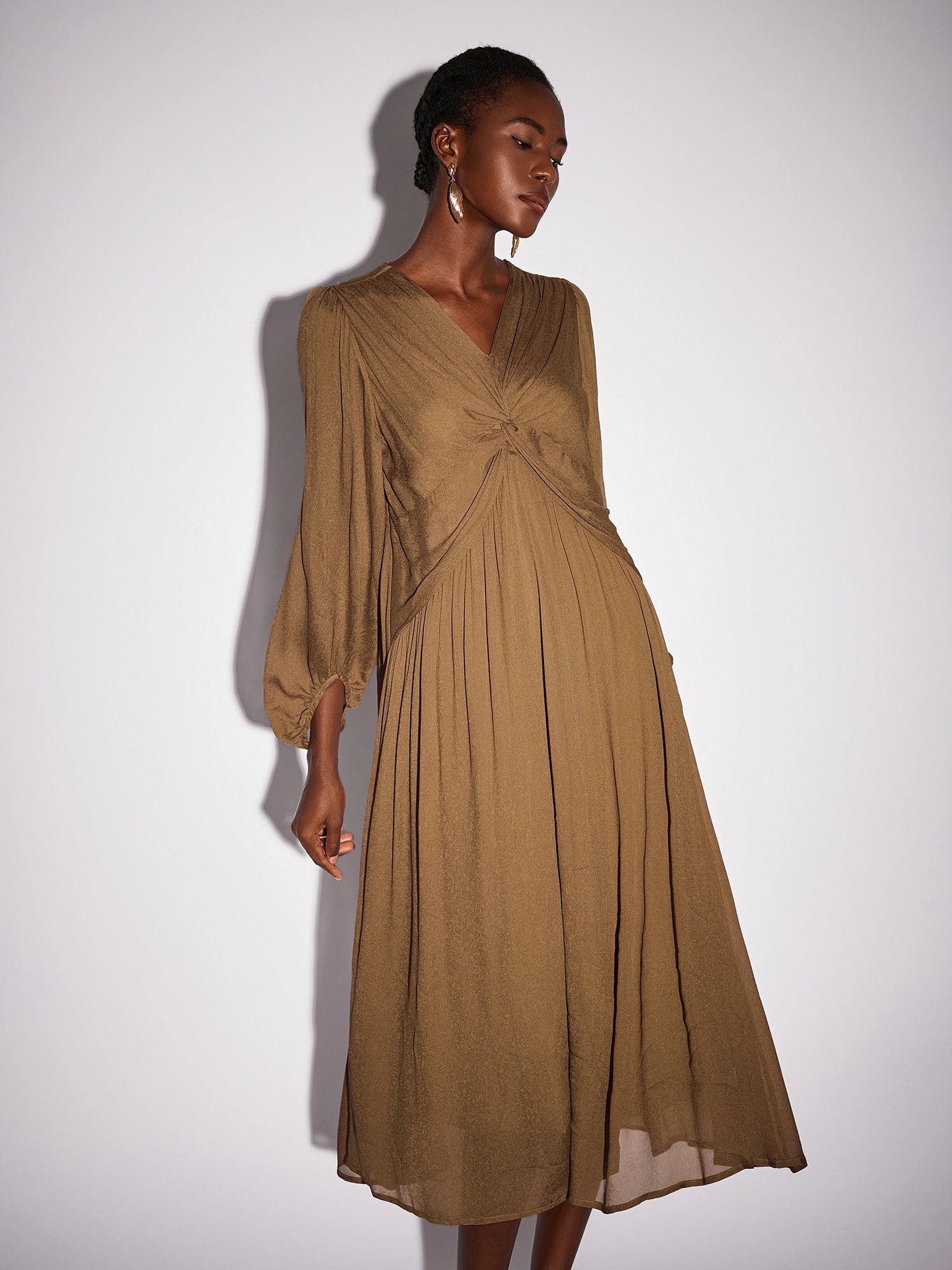 Front Tie Neck Brown Pleated Midi Dress|NOOSGOP