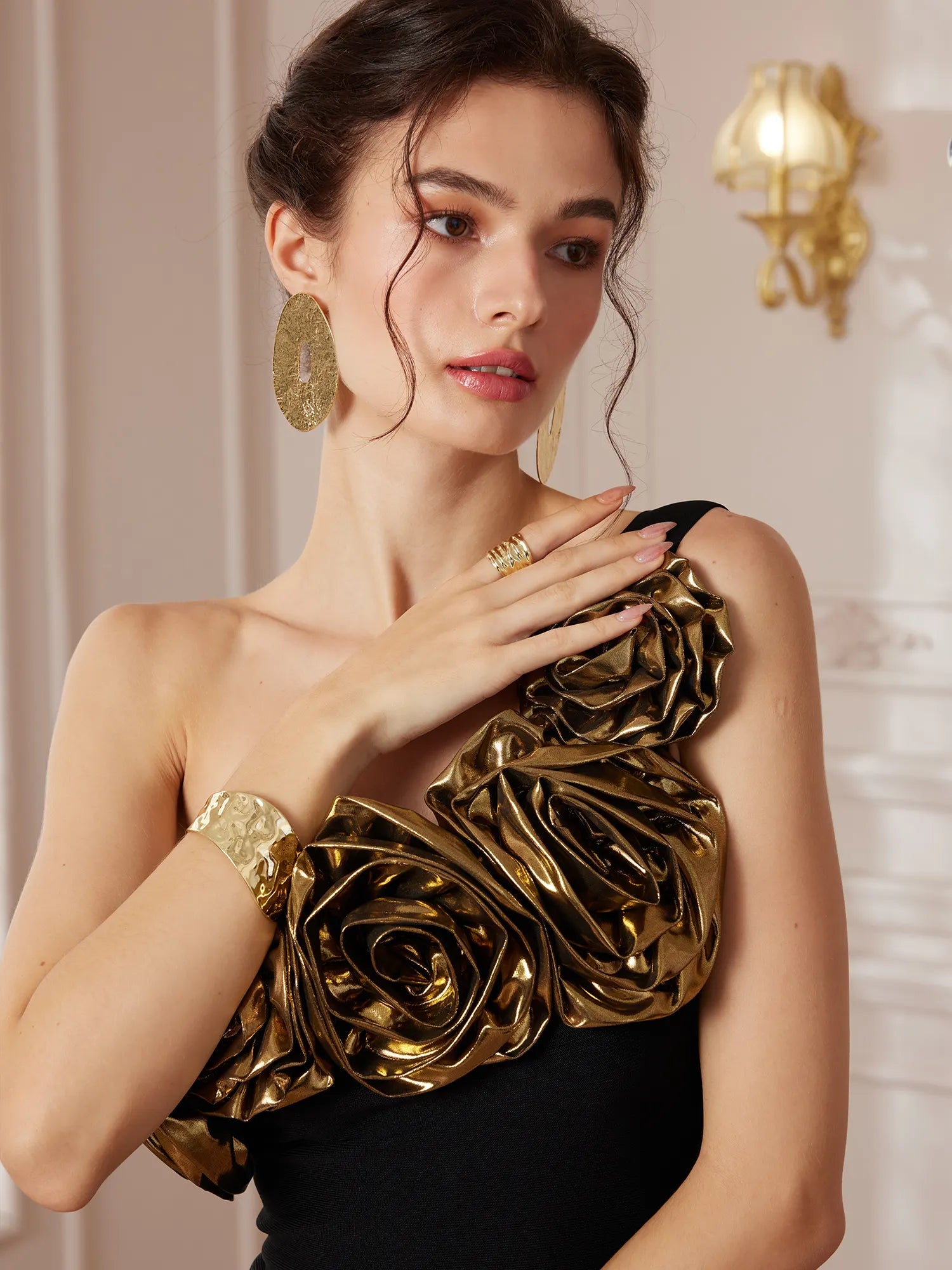 Gold Oval Hollow Earrings|NOOSGOP