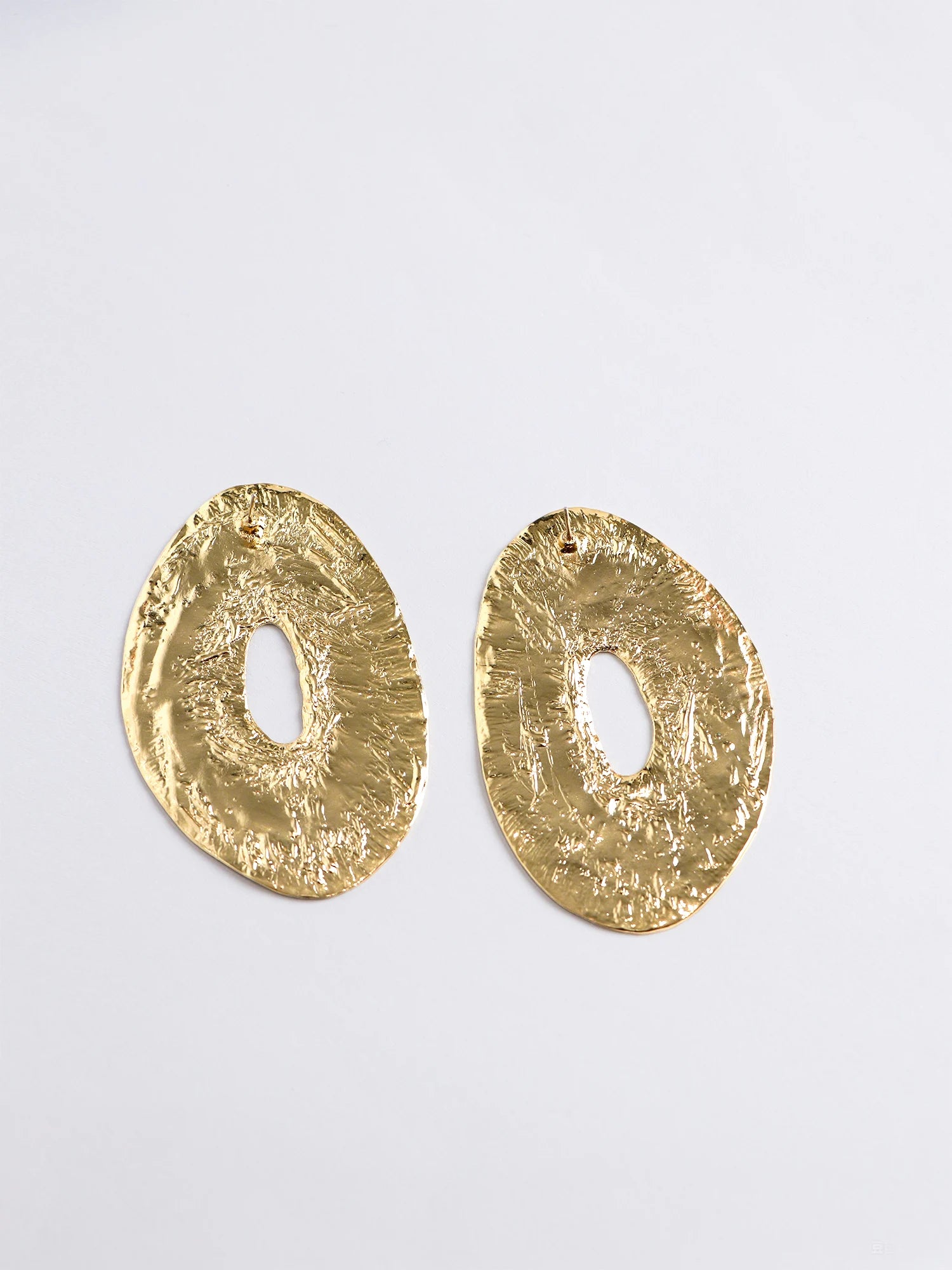 Gold Oval Hollow Earrings|NOOSGOP