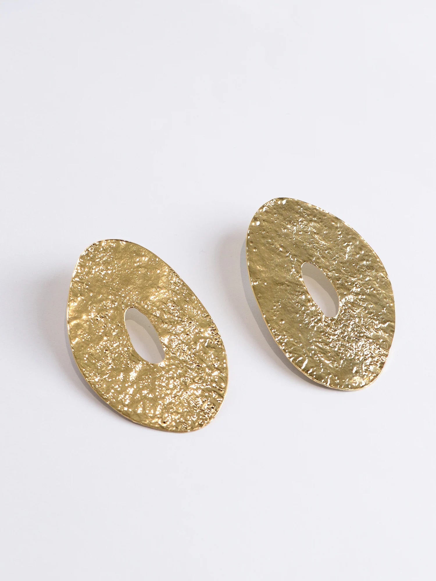 Gold Oval Hollow Earrings|NOOSGOP