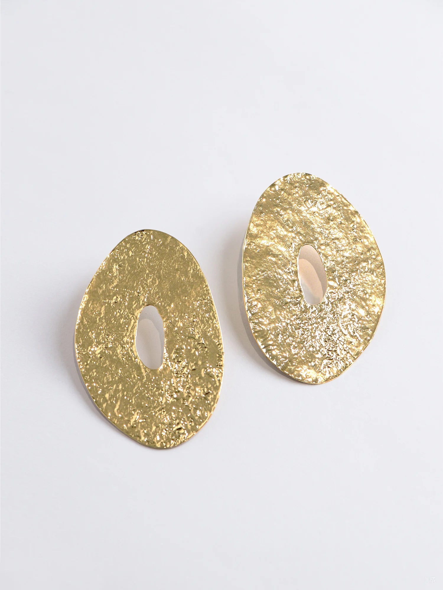 Gold Oval Hollow Earrings|NOOSGOP