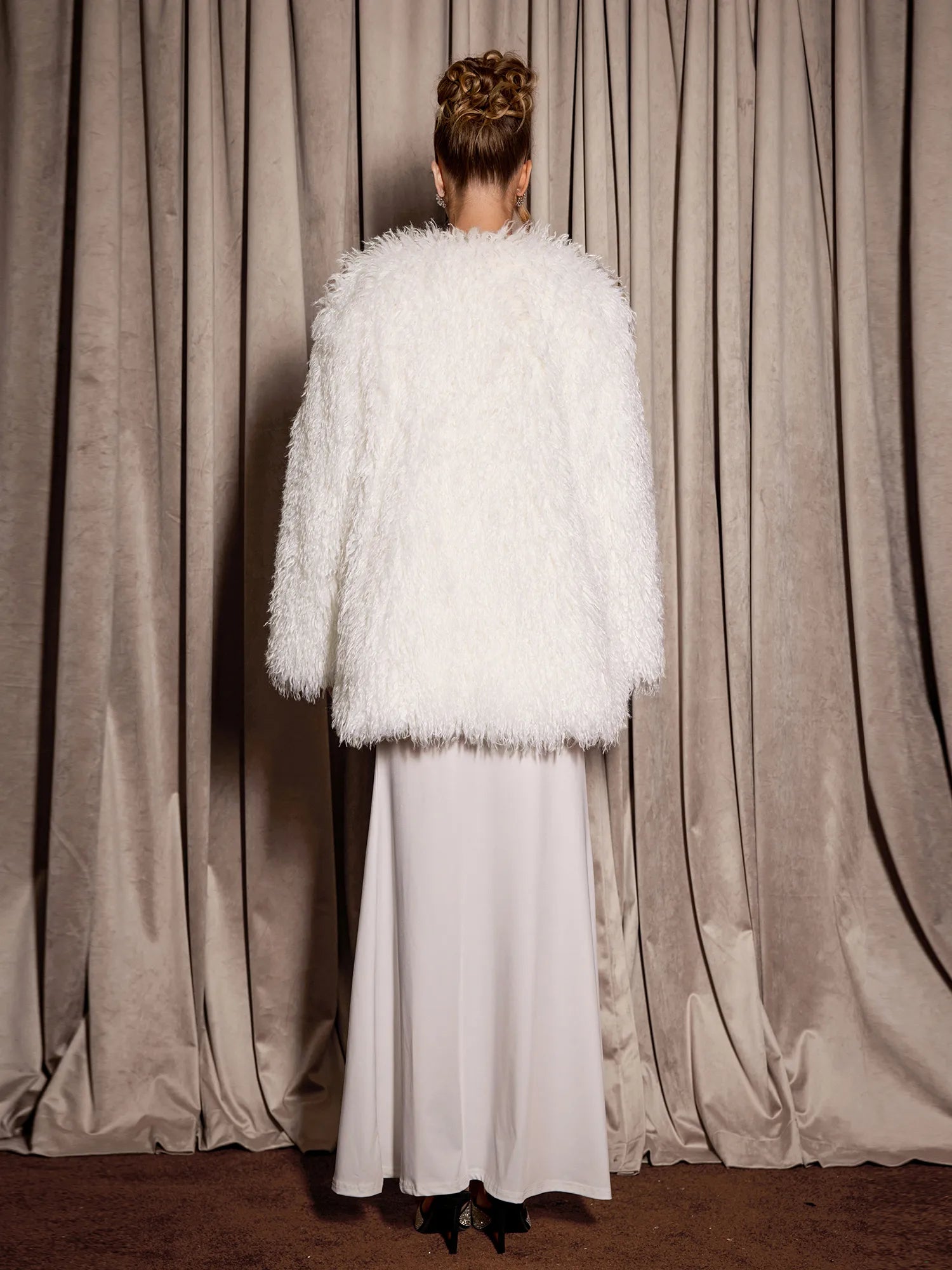 Elegant White Fuzzy Oversized Coat|NOOSGOP